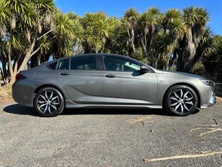 2018 Holden Commodore - Thumbnail