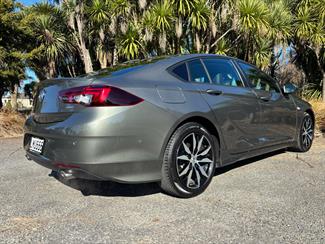 2018 Holden Commodore - Thumbnail