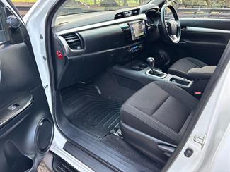 2017 Toyota Hilux - Thumbnail