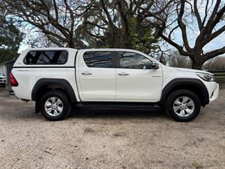 2017 Toyota Hilux - Thumbnail
