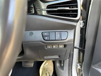 2022 Hyundai Ioniq - Thumbnail