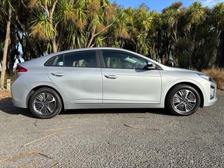 2022 Hyundai Ioniq - Thumbnail