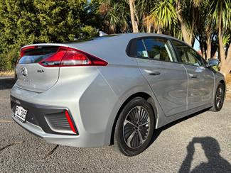 2022 Hyundai Ioniq - Thumbnail