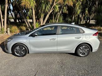 2022 Hyundai Ioniq - Thumbnail