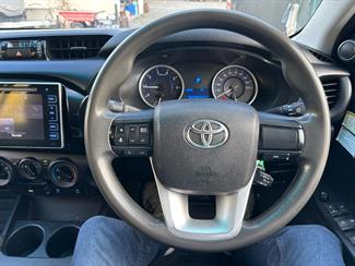 2017 Toyota Hilux - Thumbnail