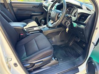 2022 Toyota Hilux - Thumbnail