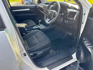 2017 Toyota Hilux - Thumbnail