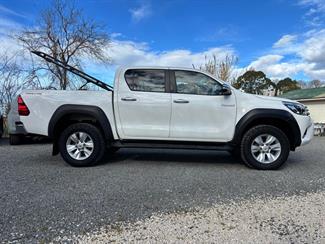 2017 Toyota Hilux - Thumbnail