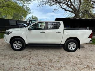 2017 Toyota Hilux - Thumbnail