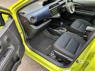 2015 Toyota Prius C - Thumbnail