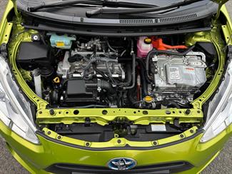 2015 Toyota Prius C - Thumbnail