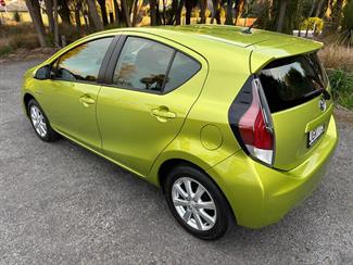 2015 Toyota Prius C - Thumbnail