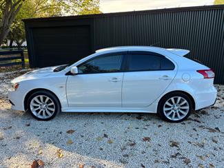 2009 Mitsubishi Galant - Thumbnail