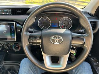2017 Toyota Hilux - Thumbnail