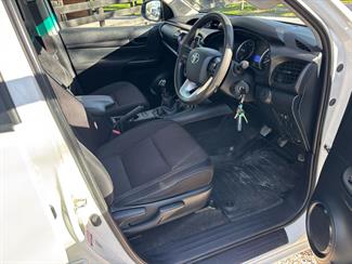 2017 Toyota Hilux - Thumbnail