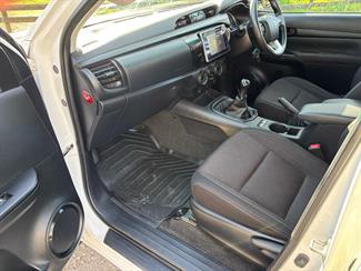 2017 Toyota Hilux - Thumbnail