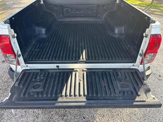 2017 Toyota Hilux - Thumbnail