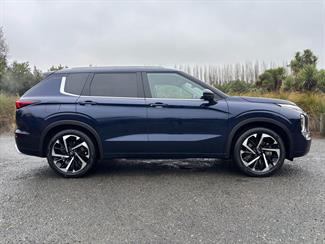 2022 Mitsubishi Outlander - Thumbnail