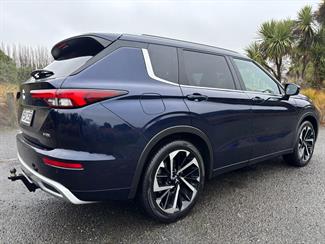 2022 Mitsubishi Outlander - Thumbnail