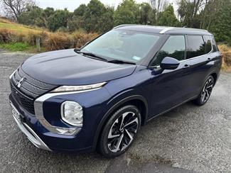2022 Mitsubishi Outlander - Thumbnail