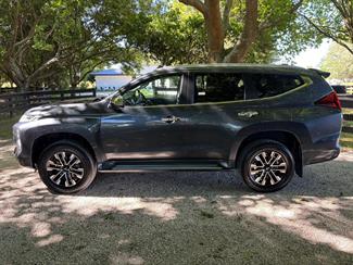 2022 Mitsubishi Pajero Sport - Thumbnail