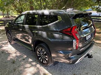 2022 Mitsubishi Pajero Sport - Thumbnail