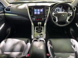 2022 Mitsubishi Pajero Sport - Thumbnail