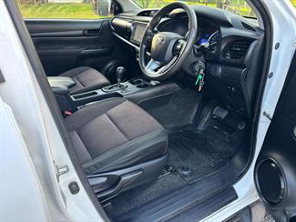 2017 Toyota Hilux - Thumbnail