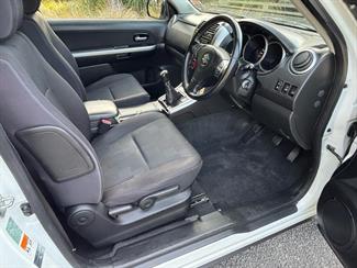 2012 Suzuki Grand Vitara - Thumbnail