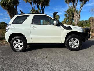 2012 Suzuki Grand Vitara - Thumbnail
