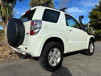 2012 Suzuki Grand Vitara - Thumbnail